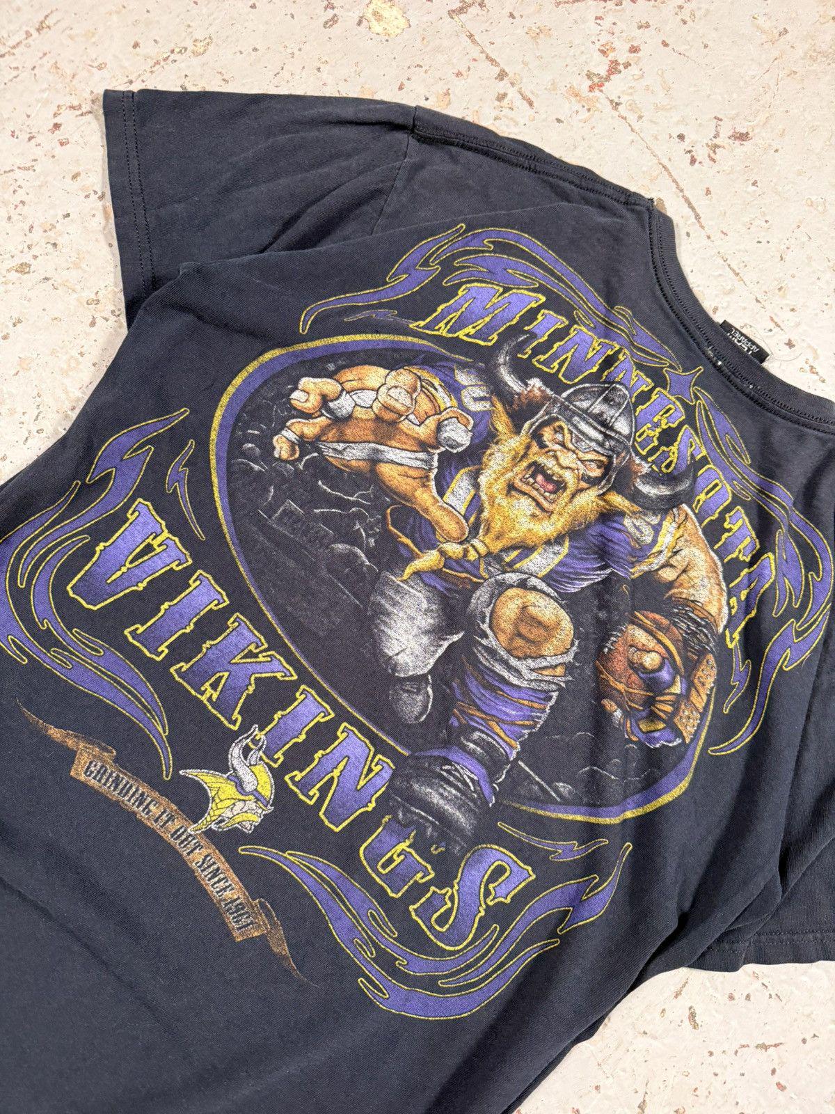 Vintage Minnesota Vikings NFL graphic Distressed Tee