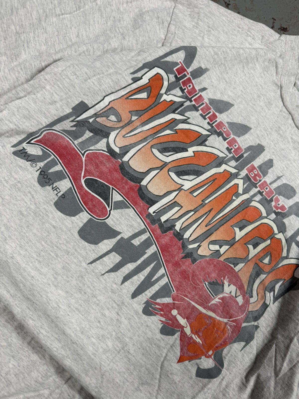Vintage 1995 Tampa Bay Buccaneers Football Tee