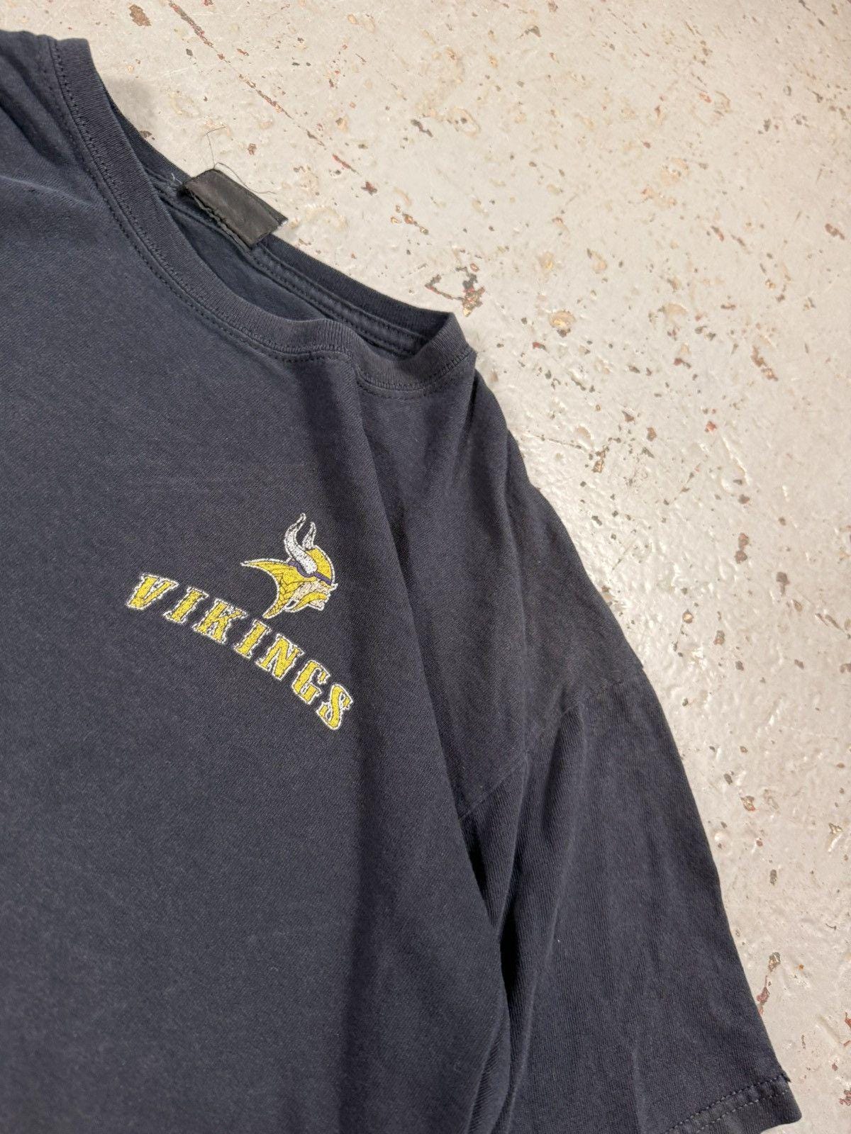 Vintage Minnesota Vikings NFL graphic Distressed Tee